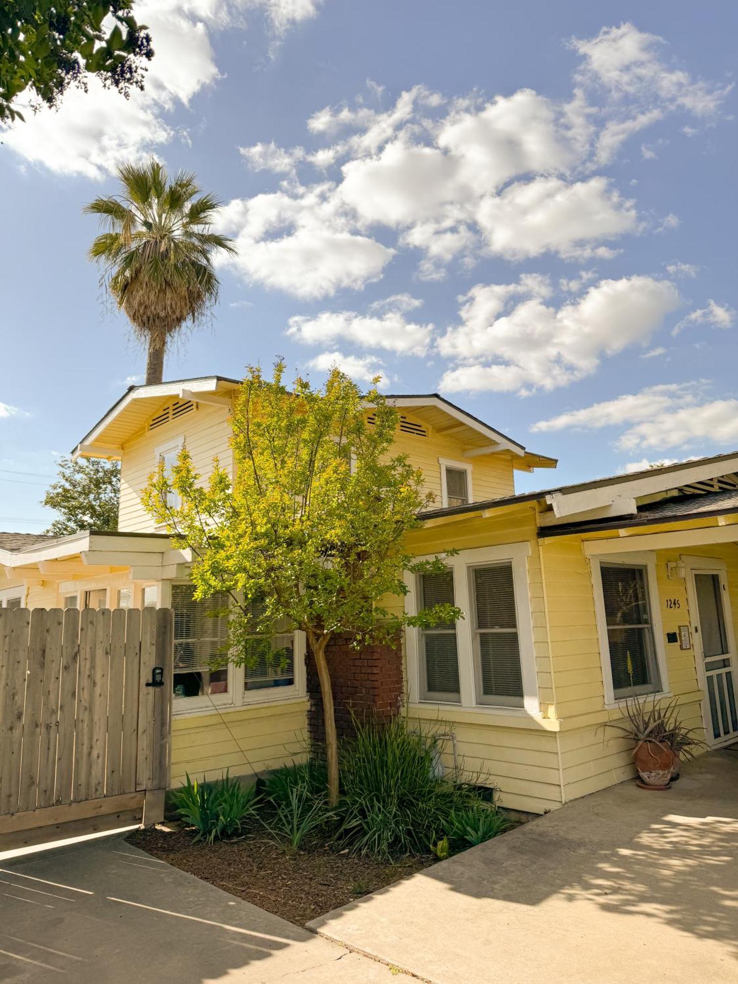 The Good Manor Hostel Fresno Exterior photo
