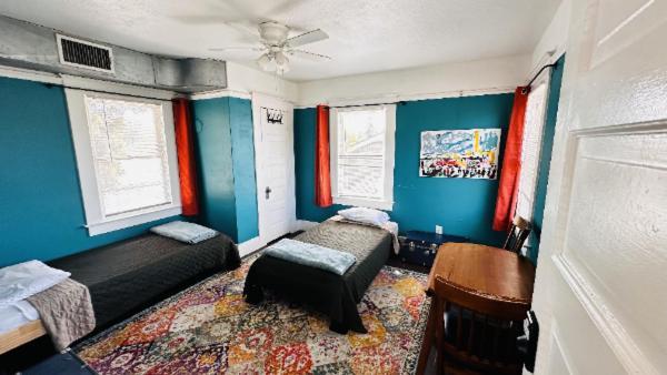 The Good Manor Hostel Fresno Exterior photo